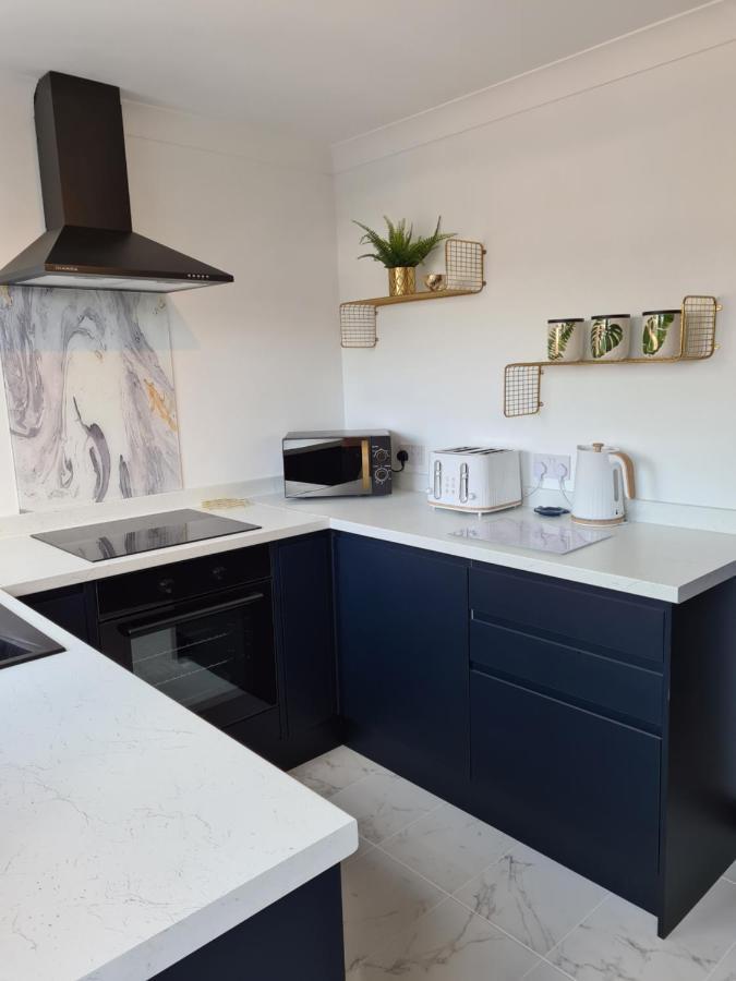 Stunning 2 Bed House Near Coastal Path/Lake/Beach Llanelli Exterior foto